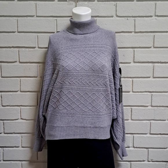 Oliver. O Gray Bat Wing Oversized Cropped Turtleneck Sweater. Size Medium NWT - Picture 1 of 9